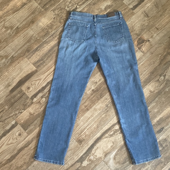 Lee Classic Fit Straight Leg Woman’s Jeans - Picture 10 of 16